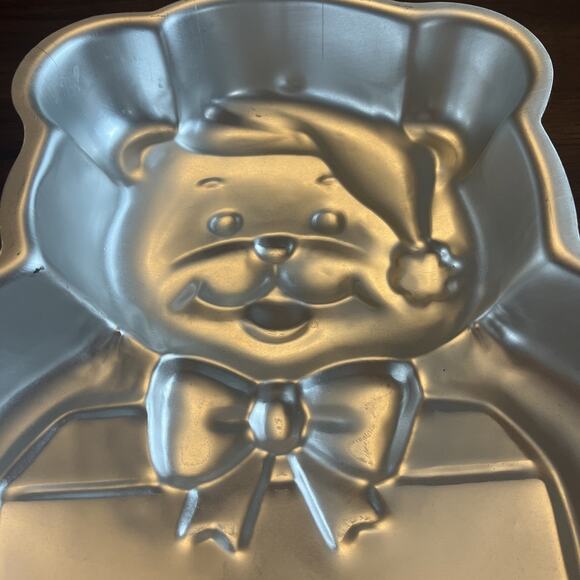 Vintage 1991 Wilton Teddy Bear with Present Cake Pan 2105-4432 - Picture 3 of 6